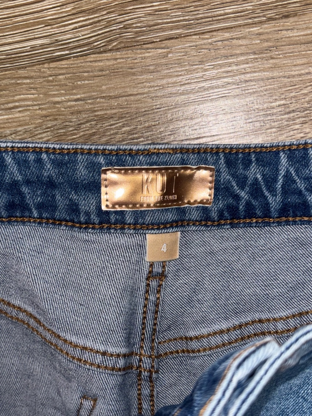 Kit from The Kloth Sienna Wide Leg Rose Gold Paint Jeans Size 4 - Picture 5 of 7